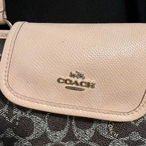 Coach used leather shoulder strap tote with inside and outside pockets
